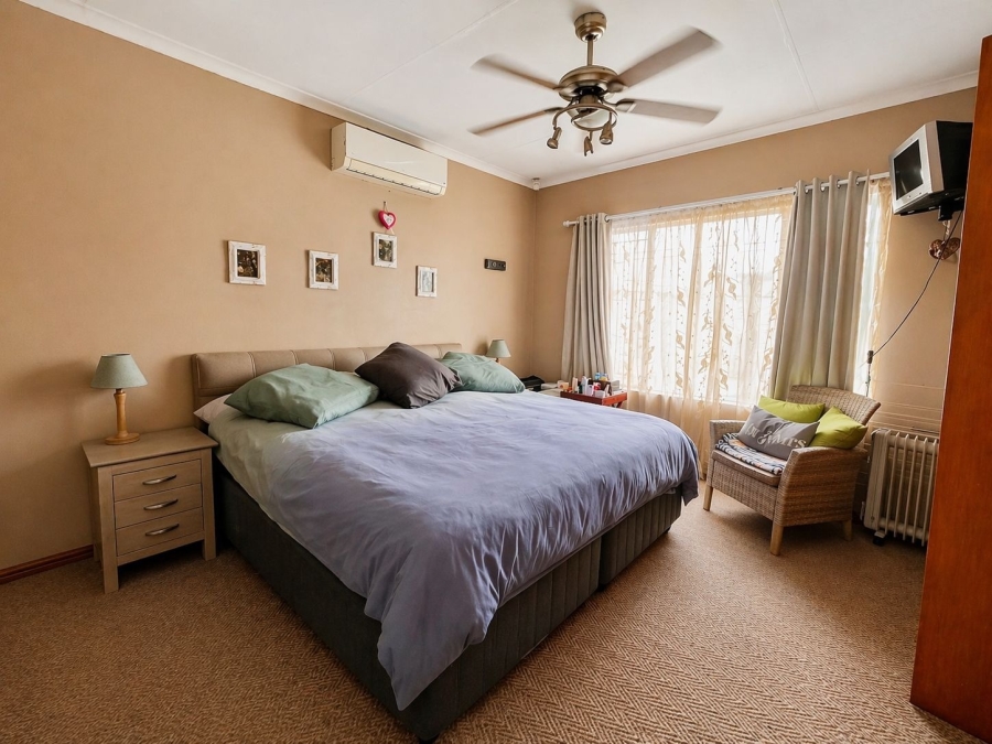 5 Bedroom Property for Sale in Waterval East North West